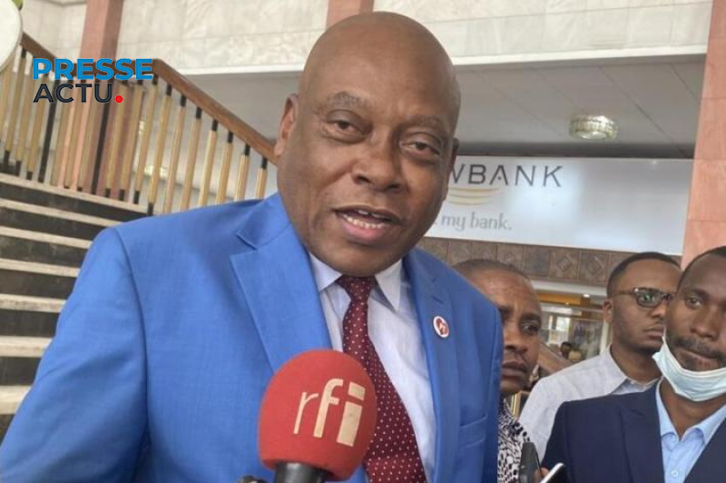 Steve Mbikayi, député national de Kinshasa, et membre de l'Union sacrée de la République, plateforme politique présidentielle.