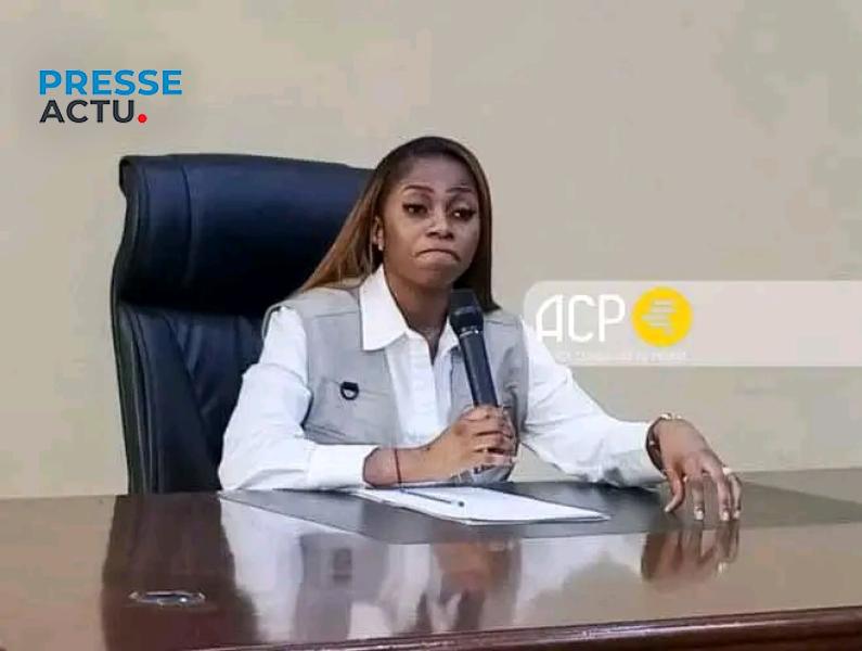 Grâce Kutino, ministre de la jeunesse congolaise, lors de la rencontre avec les jeunes de la province du Kwilu. Crédit photo, ACP.