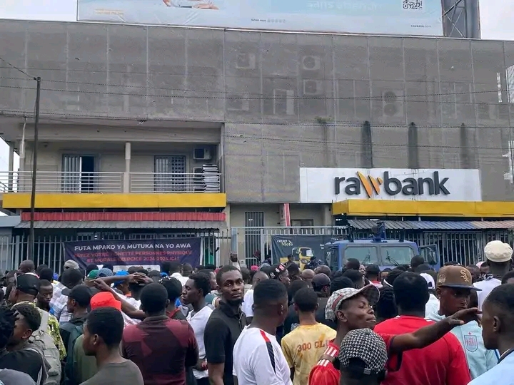 Lors du braquage, à la Rawbank sur la place Victoire, à Kinshasa capitale de la République démocratique du Congo (RDC), Jeudi 16 octobre 2025.