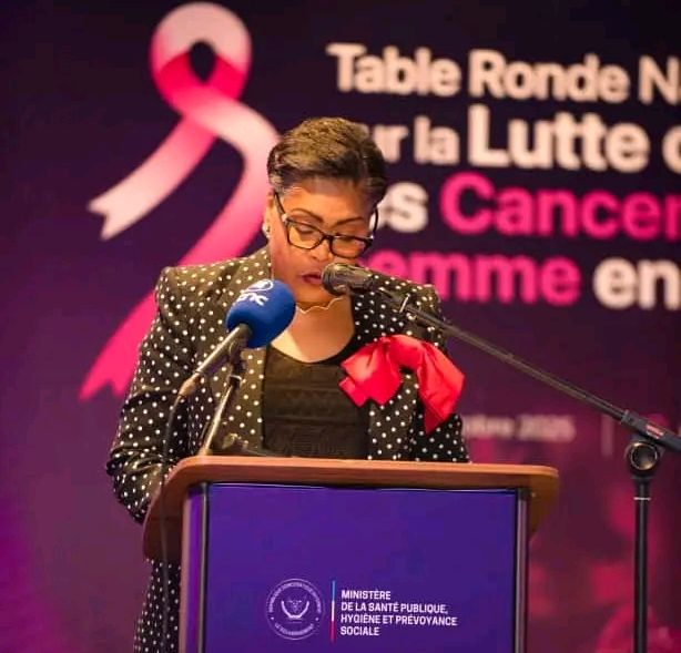 Judith Suminwa, première ministre de la RDC, lors de son discours de l'ouverture de la la première Table ronde nationale sur la lutte contre les cancers féminins.