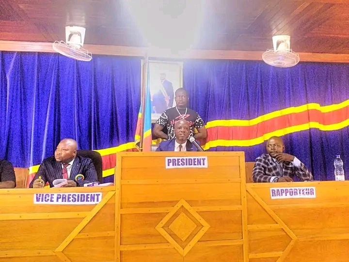 Bureau de l'Assemblée provinciale du Sud-Ubangi, lors d'une séance plénière tenue Lundi 27 octobre, dans la Ville de Gemena . Crédit photo ( ACP).