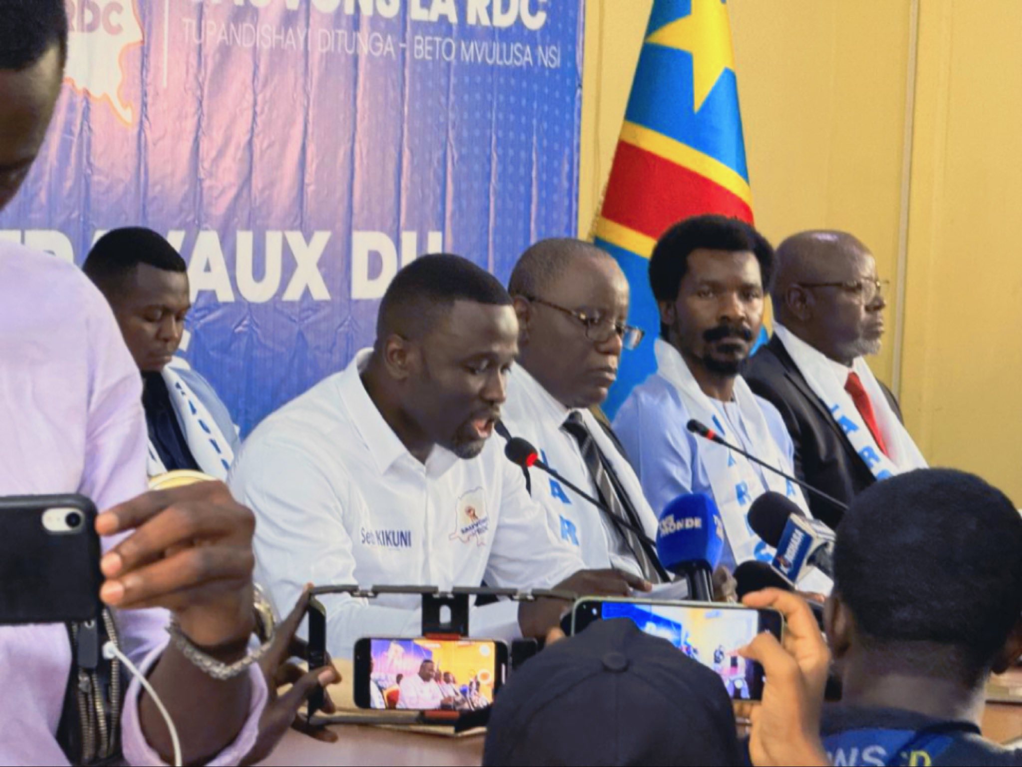 Lors d'un point de presse de la sortie officielle du mouvement de l'opposition « Sauvons la RDC», tenu à Kinshasa.