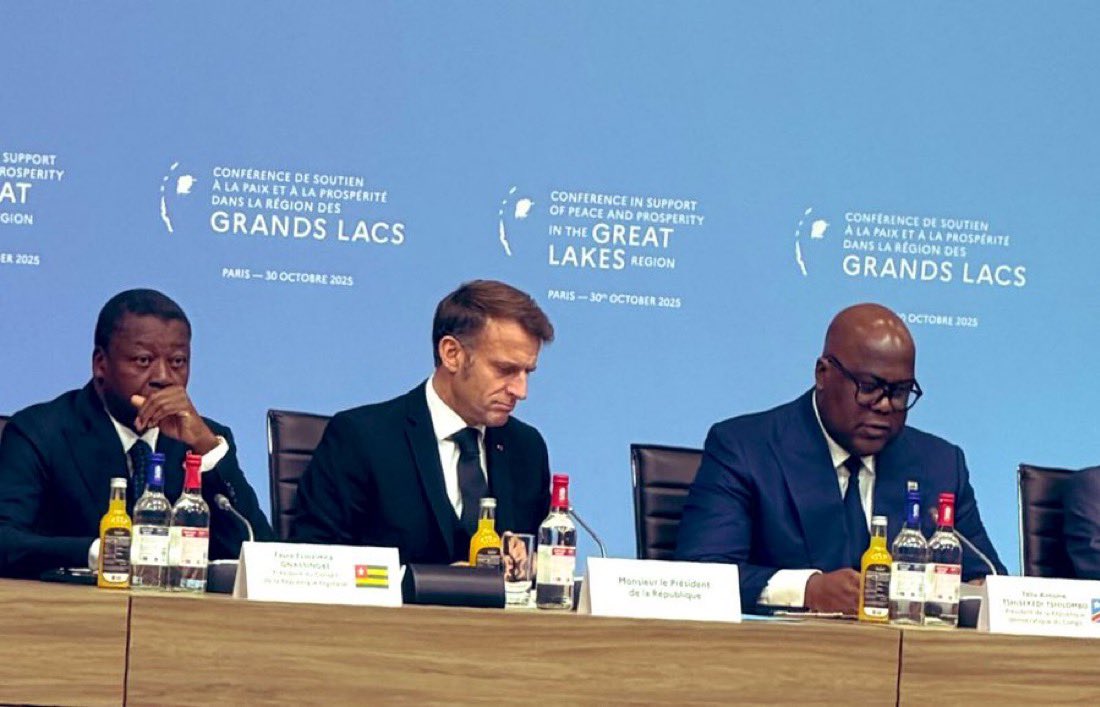 Le président de la RDC Félix Tshisekedi aux côtés de son homologue français Emmanuel Macron, lors de la  Conférence de soutien à la paix et à la prospérité dans la région des Grands Lacs, jeudi 30 octobre à Paris en France.