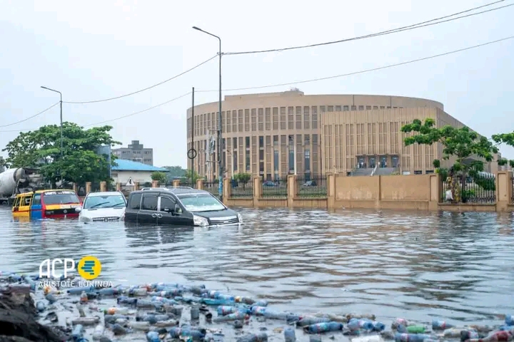Kinshasa sous les eaux : familles sinistrées et circulation paralysée