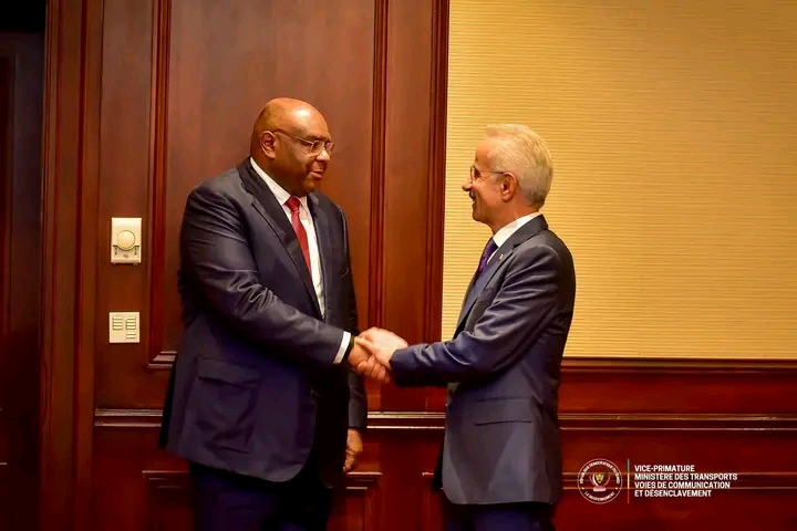 La rencontre entre,  Vice-Premier Ministre congolais et Ministre des Transports, Voies de Communication et Désenclavement, Jean-Pierre Bemba, et son homologue turc, Abdulkadir Uraloğlu, Ministre des Transports et des Infrastructures, lors du Forum Tr