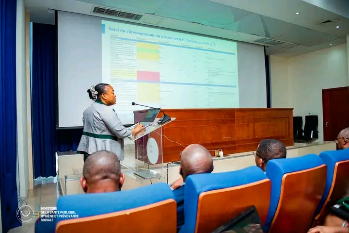 Lors d’une réunion de la Coordination stratégique des urgences de santé publique, consacrée à l’évaluation de la situation sanitaire nationale, tenue lundi 10 novembre 2025 à Kinshasa.