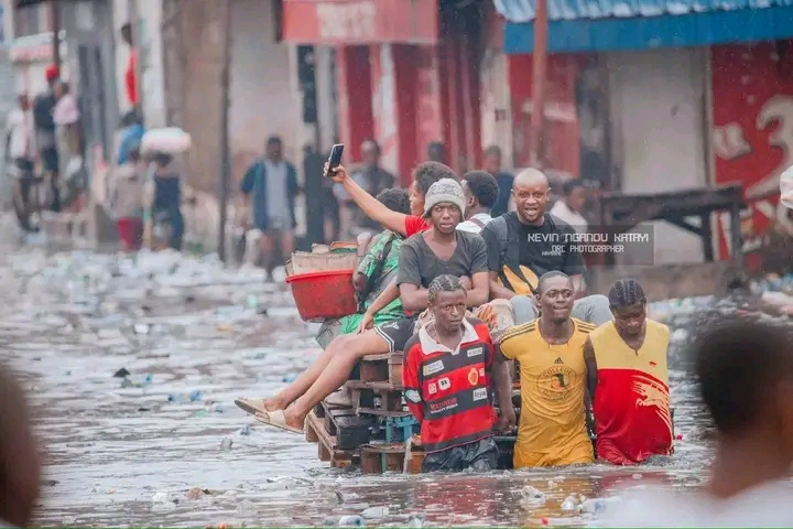 (Photo d'illustration) les inondations à Kinshasa, capitale de la République démocratique du Congo RDC, après la pluie qui s'est abattue du 11 au 12 novembre 2025. Crédit photo : tiers