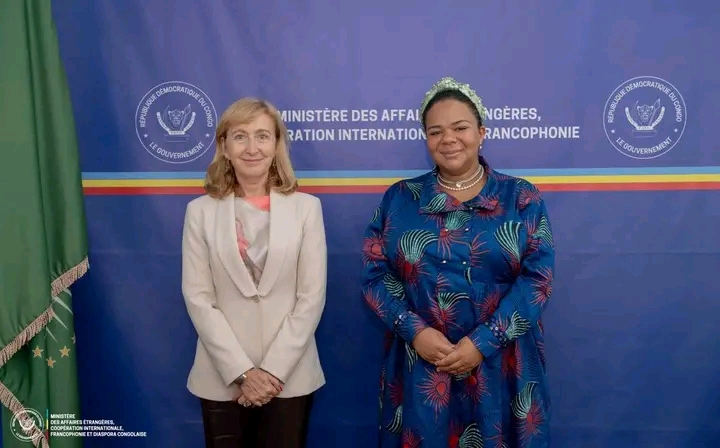 Lors de la rencontre entre la ministre des affaires étrangères Thérèse Kayikwamba avec l'ambassadrice du Royaume d’Espagne en République démocratique du Congo (RDC), Maria Del Carmen Diez Orejas.