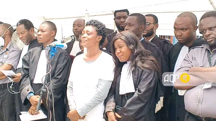 Honorine Porche, devant le  tribunal militaire de Gombe , à Kinshasa capitale de la RDC. Crédit photo ACP