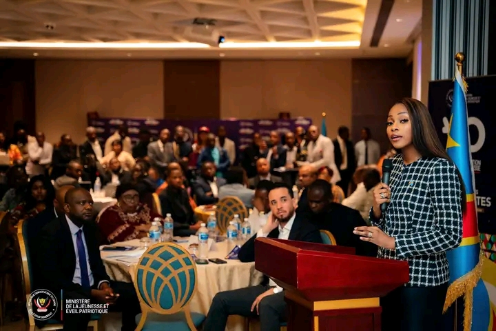 Grâce Kutino, ministre de la jeunesse congolaise, lors de la tenue du brunch de travail stratégique, à Kinshasa, capitale de la République démocratique du Congo (RDC), samedi 22 novembre 2025. Crédit photo CelluleCom ministère.