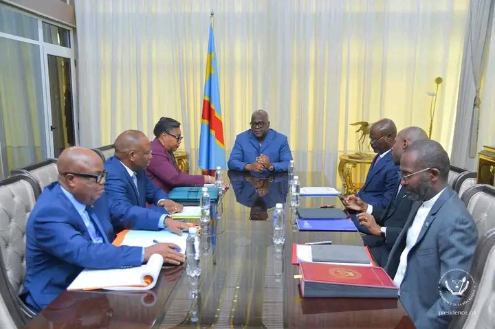 Lors d'une réunion restreinte du gouvernement Suminwa, présidée par le président Félix Tshisekedi tenue à la Cité de l'Union africaine à Kinshasa, jeudi 11 décembre 2025.