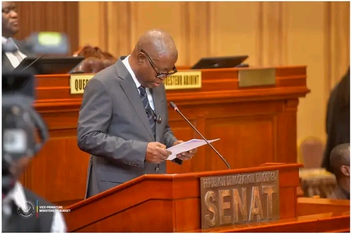 Adolphe Muzito, vice-premier ministre, du budget, de la RDC, lors de la présentation du projet loi portant sur le budget pour l'exercice 2026, lundi 15 décembre 2025.