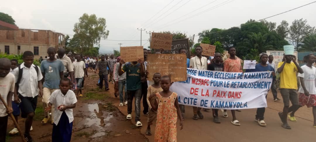 Lors de la marche de soutien aux rebelles de l'AFC-M23, organisée vendredi 19 décembre à Kamanyola, au Sud-Kivu.