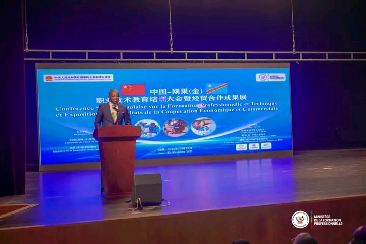 Marc Ekila Likombo, ministre d'État, ministre de la Formation professionnelle de la RDC.
