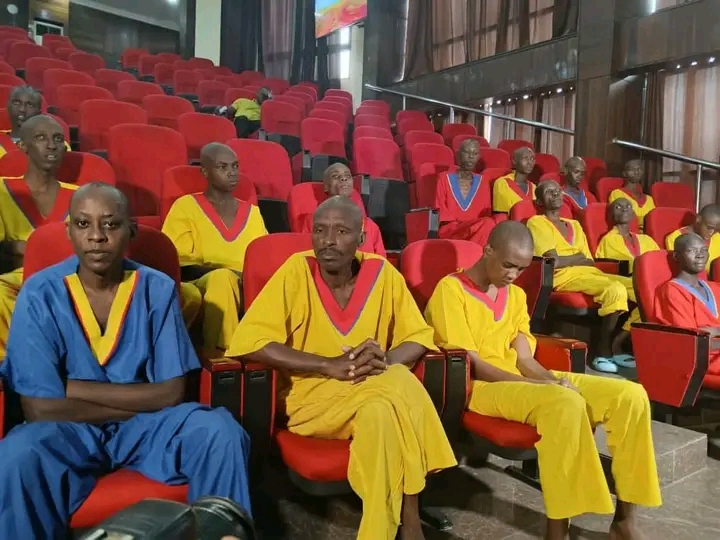 RDC : les FARDC présentent à la presse sept combattants étrangers capturés sur le front