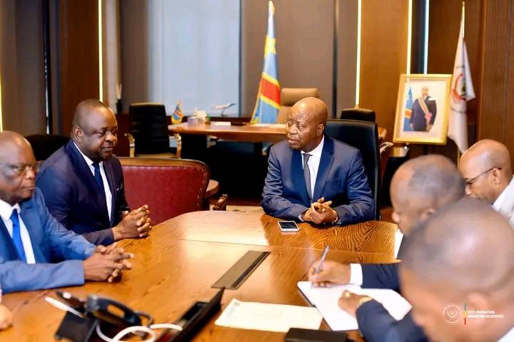 Lors de la rencontre entre le vice-premier ministre du budget Adolphe Muzito, avec ses hôtes.
