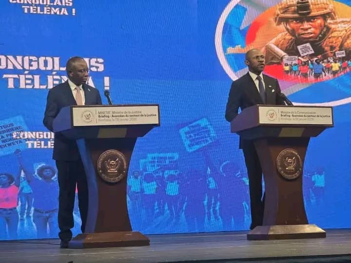 Lors du briefing presse co-animé entre le ministre de la justice, Guillaume Ngefa avec son homologue de la communication et médias, Patrick Muyaya, Jeudi 08 janvier 2026, à la radio télévision nationale (RTNC ), crédit photo ACP.