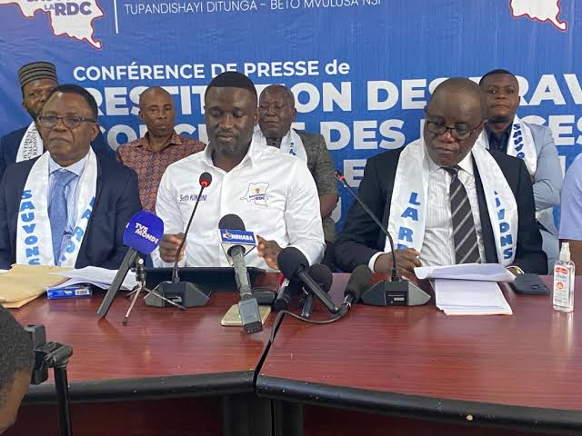 Sauvons la RDC s’en prend à Félix Tshisekedi : « le succès d’un dialogue politique ne se mesure ni au nombre de voyages présidentiels… »