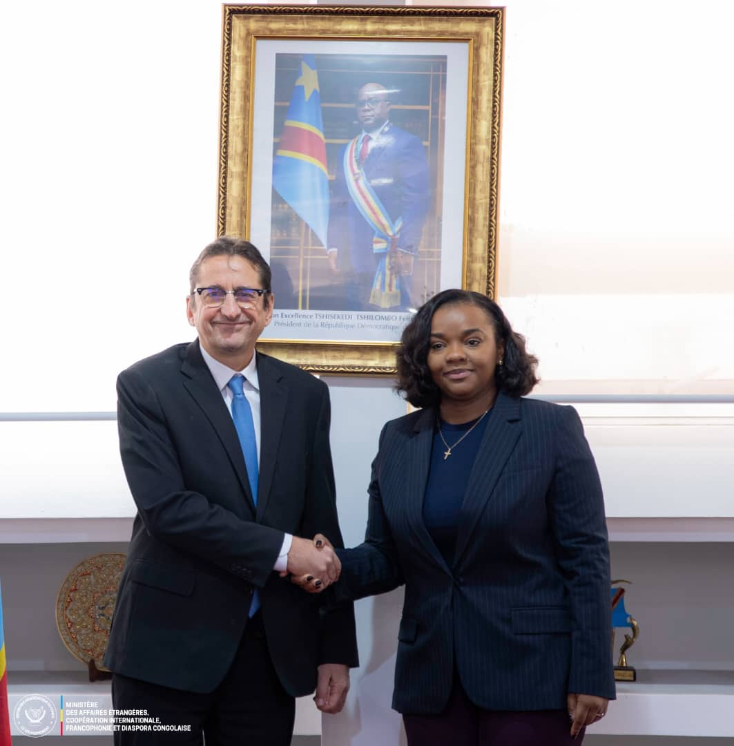 La  vice-ministre des Affaires étrangères, Noëlla Ayeganagato Nakwipone, avec  Bruno Lemarquis, Représentant spécial adjoint du Secrétaire général des Nations Unies, également Coordonnateur résident et humanitaire en RDC.