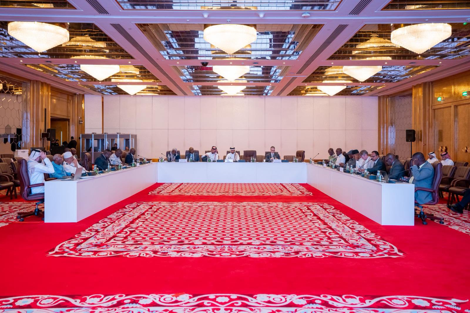 Lors de la signature du mandat de suivi de l'accord de cessez-le-feu entre le gouvernement congolais et la délégation de l'AFC-M23 à Doha, au Qatar, lundi 02 février 2026.