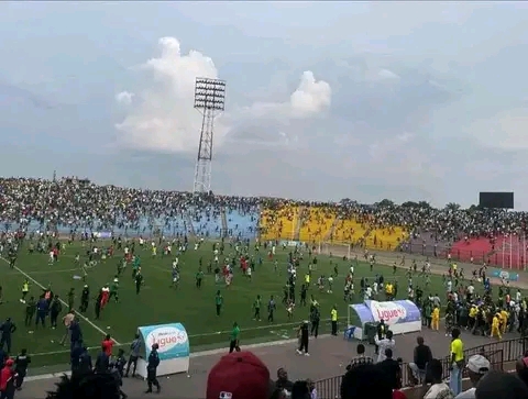 Des actes de vandalisme répétés : Didier Budimbu suspend les activités sportives au stade Tata Raphaël à Kinshasa