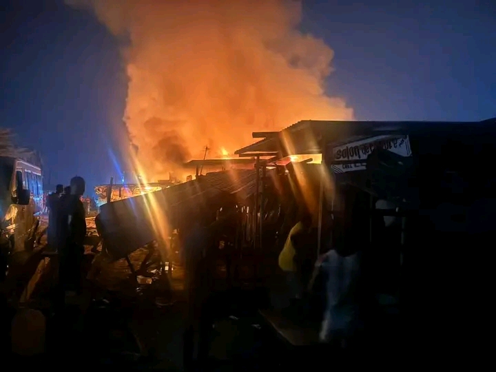 Kinshasa : plus de 10 maisons détruites dans un incendie au camp militaire Bumba