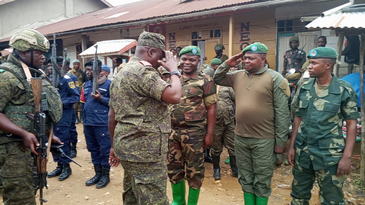 Nord-Kivu : le chef d’état-major adjoint des FARDC  évalue les opérations militaires à Manguredjipa