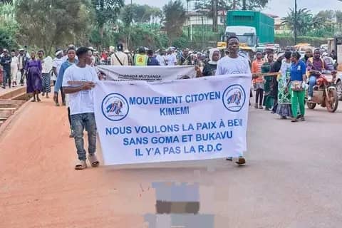 Lors de marché de soutien aux mesures des États-Unis d'Amérique contre les hauts responsables de l'armée rwandaise.