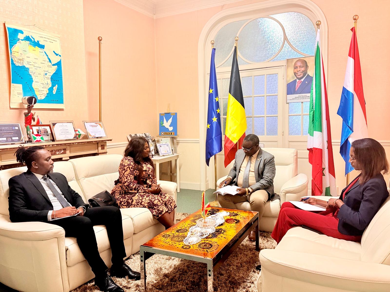 Mme Melissa Zalo, chargée des relations internationales de la société civile de la diaspora congolaise Europe–USA, a été reçue ce mercredi 11 mars 2026 par l’ambassadeur du Burundi, Son Excellence Thérence Ntahiraja, ambassadeur du Burundi à Bruxelle