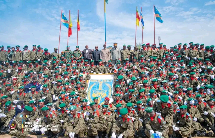 295 nouveaux officiers qui ont officiellement intégré les Forces armées de la République démocratique du Congo (FARDC), samedi 21 mars 2026, à l'académie militaire de Kananga, dans la province du Kasaï-Central.