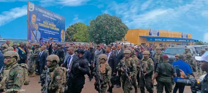 Kikwit : Félix Tshisekedi inaugure symboliquement le barrage hydroélectrique de Kakobola