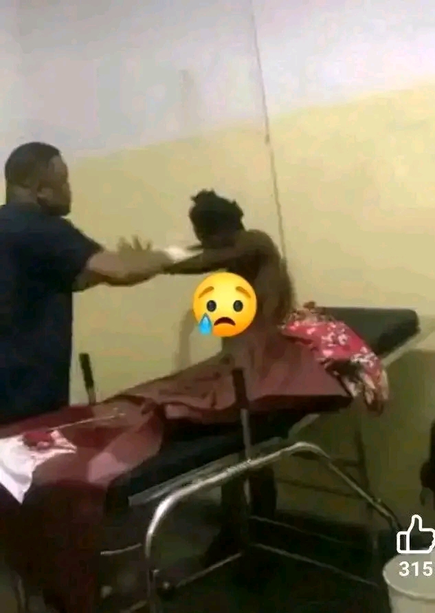 Les images choquantes, d'une femme en train d'être tabasser par un docteur lors d'accouchement, dans une structure sanitaire, à Kinkole.