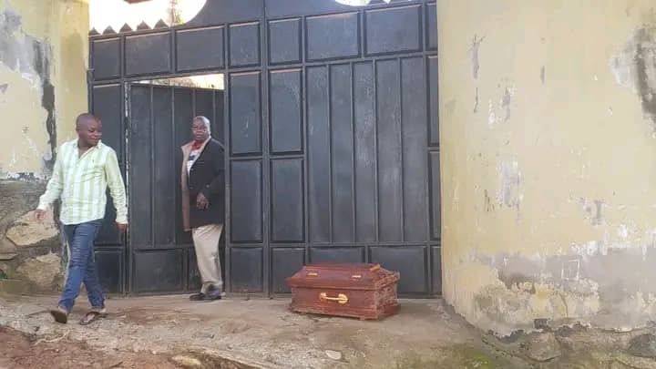 Butembo : un cercueil abandonné devant une habitation sème la panique à Bulengera