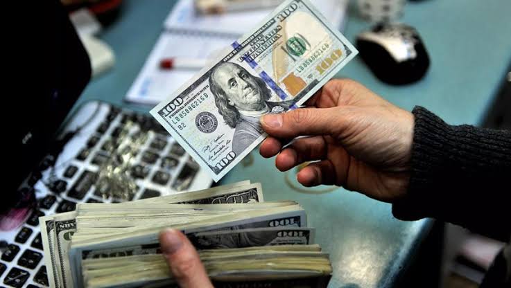 Photo d'illustration. Les billets de dollars américains.