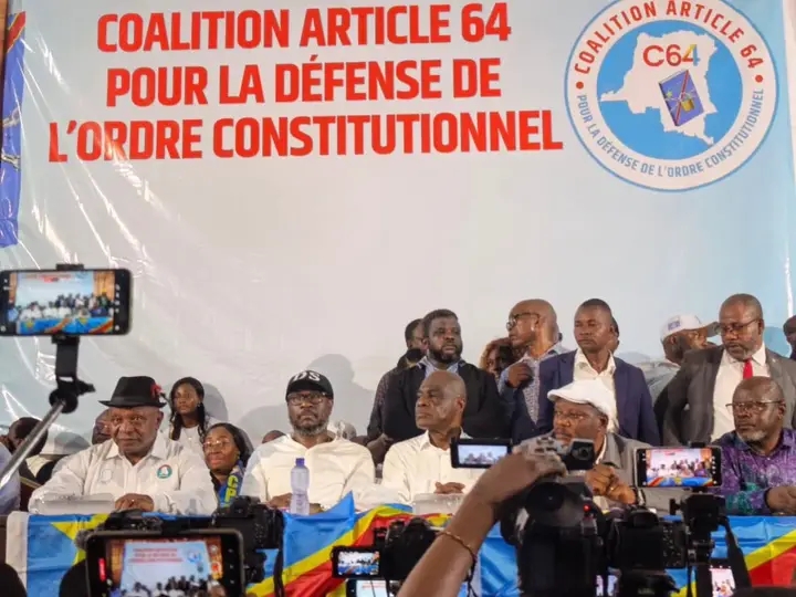 Les cadres de la nouvelle Coalition article C64, lors de la cérémonie du lancement officiel de la plateforme politique, mardi 19 mai 2026, à Kinshasa.