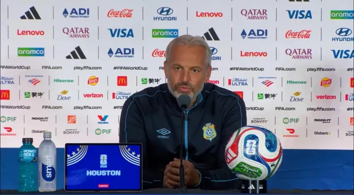 Sébastien Desarbre, sélectionneur national des Léopards de la République démocratique du Congo RDC, lors de la conférence de presse d'avant match, contre le Portugal.