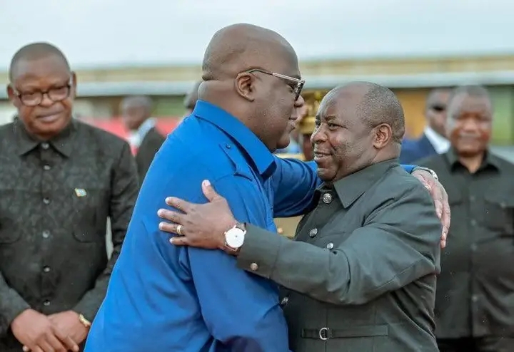 Accolade fraternelle, entre Félix Tshisekedi, président de la RDC avec son homologue Burundais, Evariste Ndayishimiye ( Photo d'illustration).