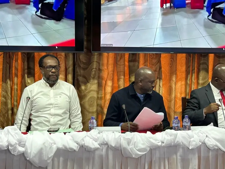 Delly Sesanga, lors des échanges aux côtés des autorités de la CENCO