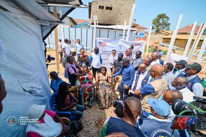 Lors de la visite effectuée par les membres du gouvernement, à l'hôpital de référence de Bunia, dans la province de l'Ituri, pour évaluer la riposte contre l'épidémie d'Ebola.