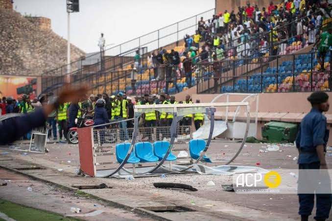 Les récents incidents survenus au Stade TATA Raphaël, lors de la rencontre entre l'AS Vclub et Les Aigles du Congo. ( Linafoot). Crédit photo ACP.