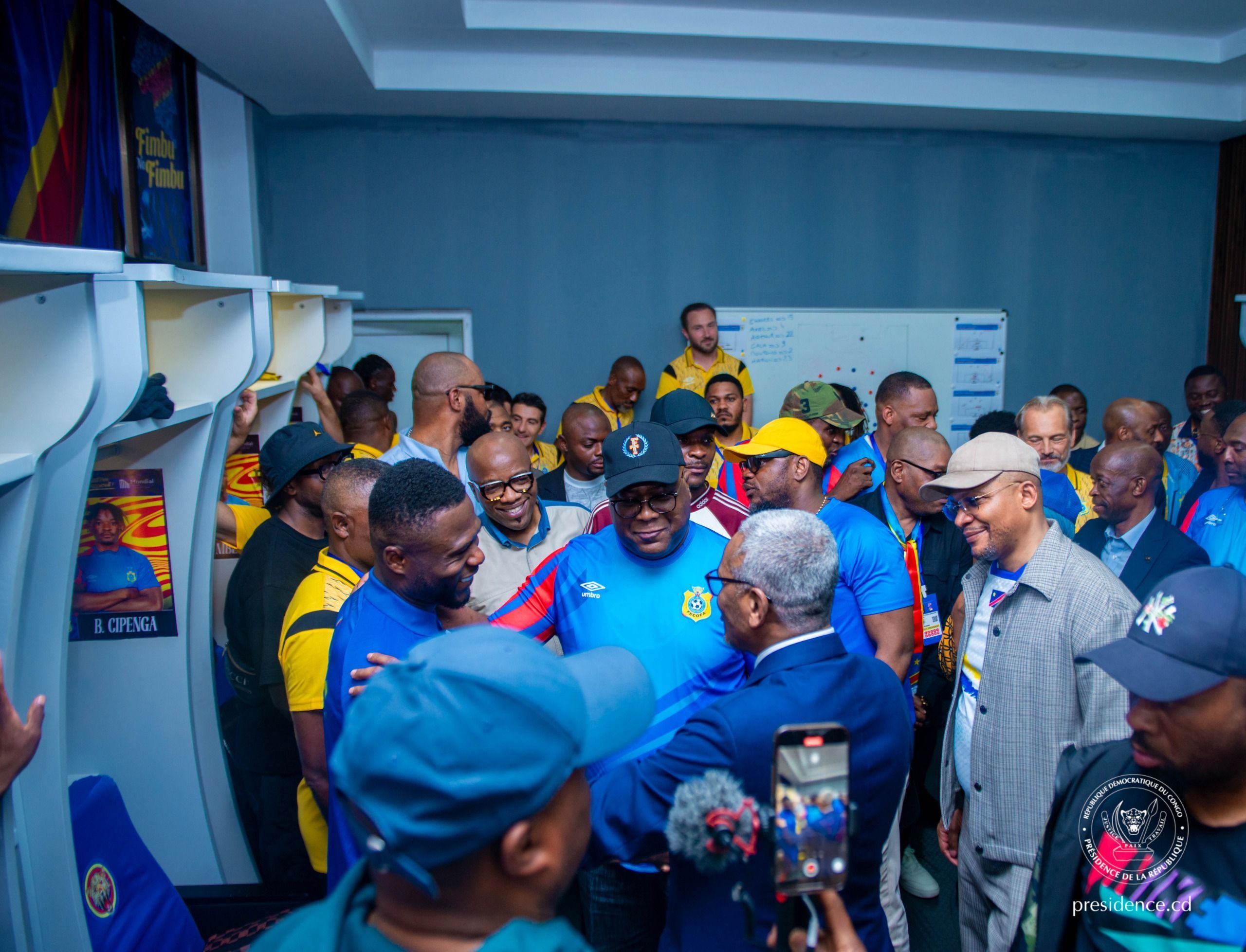 Le président Félix Tshisekedi avec les joueurs des Léopards de la RDC.