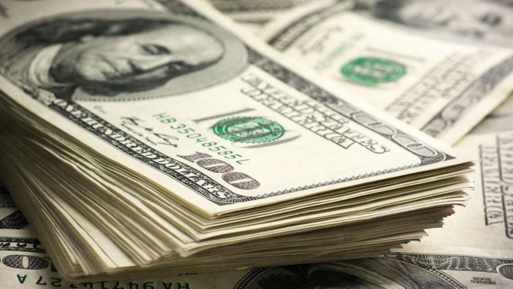 Photo d'illustration des billets de 100 dors .