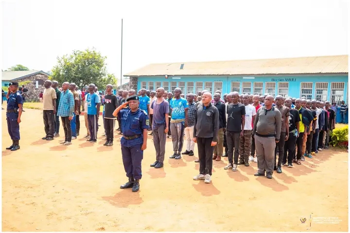 La présentation de 1000 nouvelles recrues, pour la formation, à l’École de police de Kapalata, à Kisangani, dans la province de la Tshopo.
