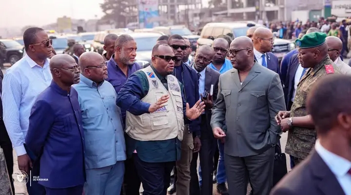 Lors d'une visite sur terrain de Félix Tshisekedi, président de la RDC, accompagné du gouverneur de la ville de Kinshasa, Daniel Bumba.