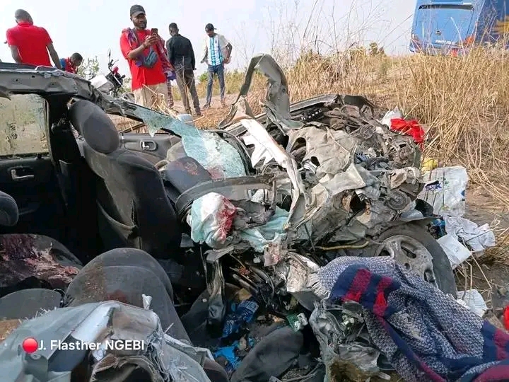 Aucun survivant à Kwango : sept morts dans une collision entre un bus et une voiture sur la RN1