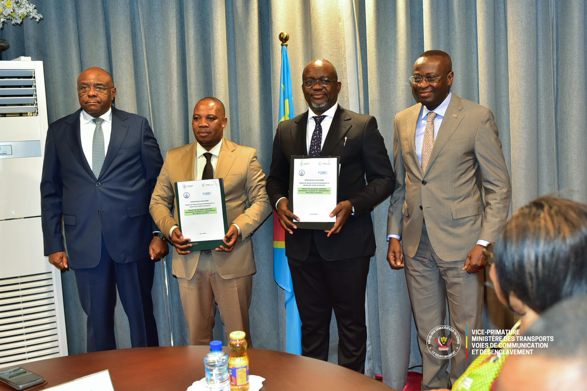 RDC : plus de  2 millions de dollars pour aménager 2 299 km de voies fluviales dans le Sud-Ubangi et l’espace Kasaï