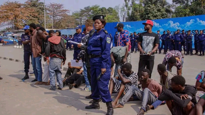 Kinshasa : quinze présumés inciviques présentés au public par la PNC