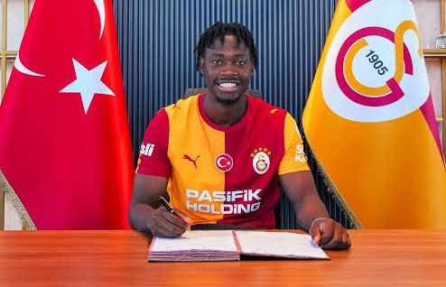 Football : El Chadaille Bitshiabu rejoint Galatasaray en prêt avec une option d’achat de 28 millions d’euros