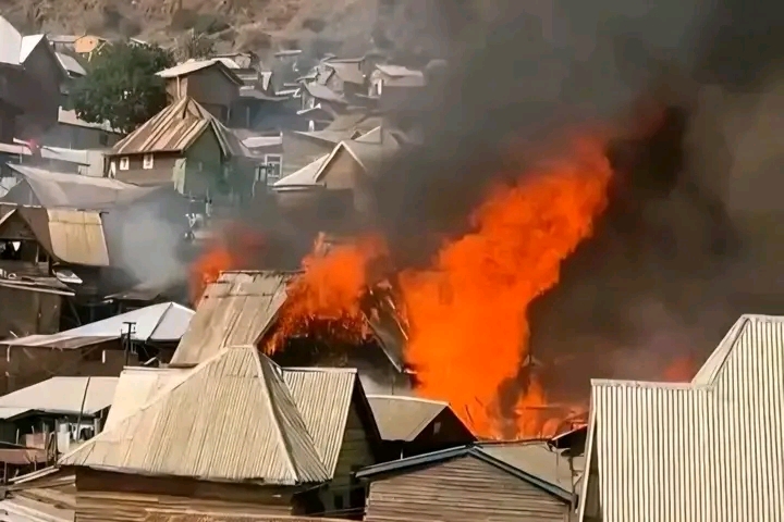 Les maisons consumées à Bukavu, dans la province du Sud-Kivu.