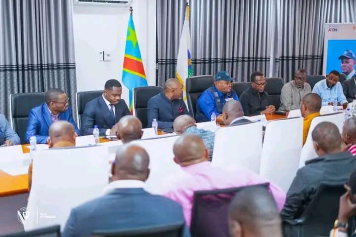 Kinshasa : Daniel Bumba menace de fermer les établissements scolaires aggravant les embouteillages